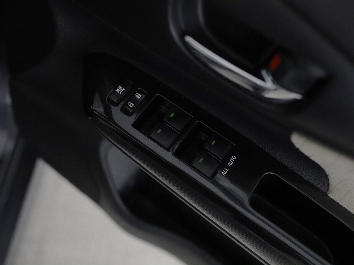 Toyota Wish 2016 - фото автомобиля