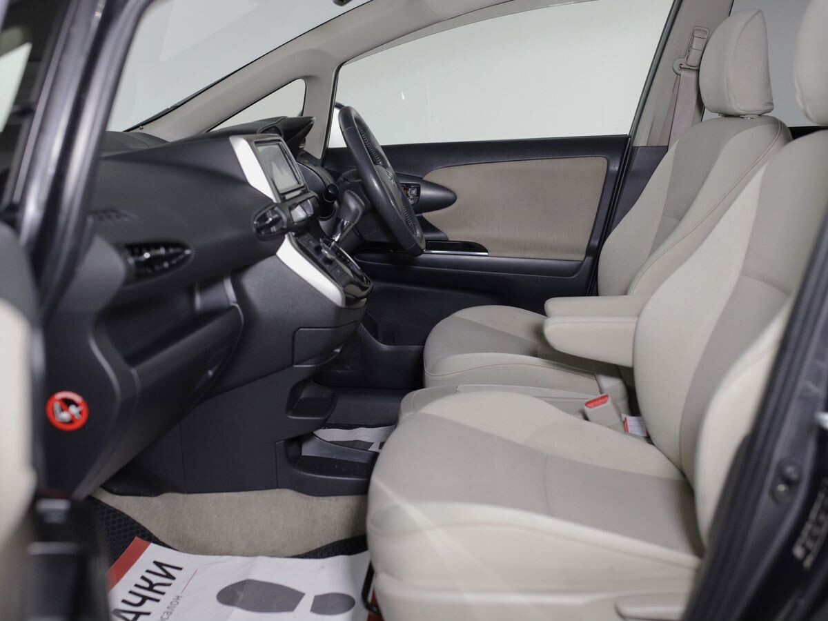 Toyota Wish 2016 - фото автомобиля