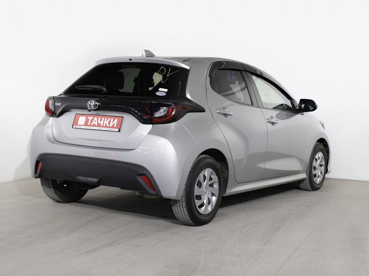 Toyota Yaris 2020 - фото автомобиля