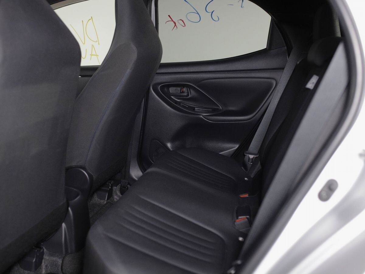 Toyota Yaris 2020 - фото автомобиля