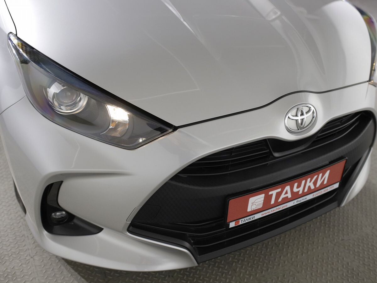 Toyota Yaris 2020 - фото автомобиля