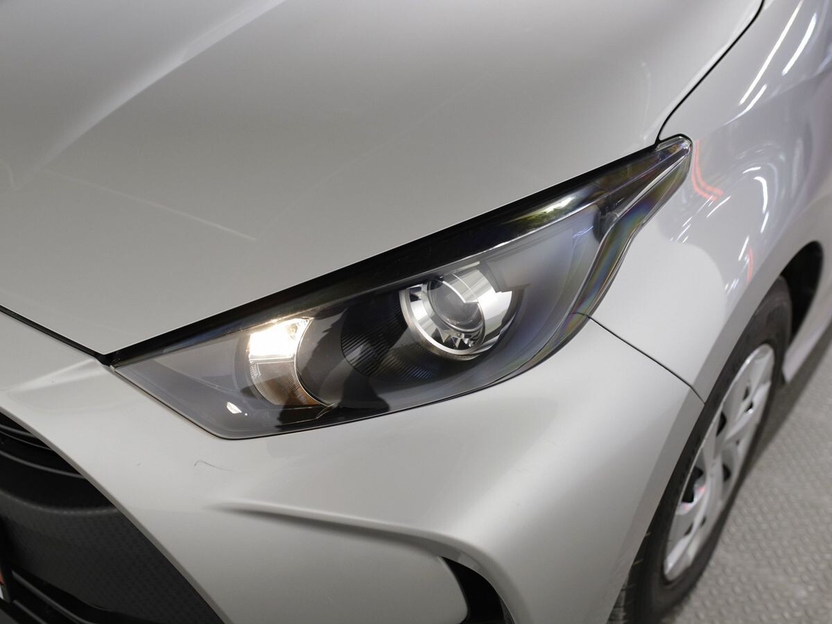 Toyota Yaris 2020 - фото автомобиля