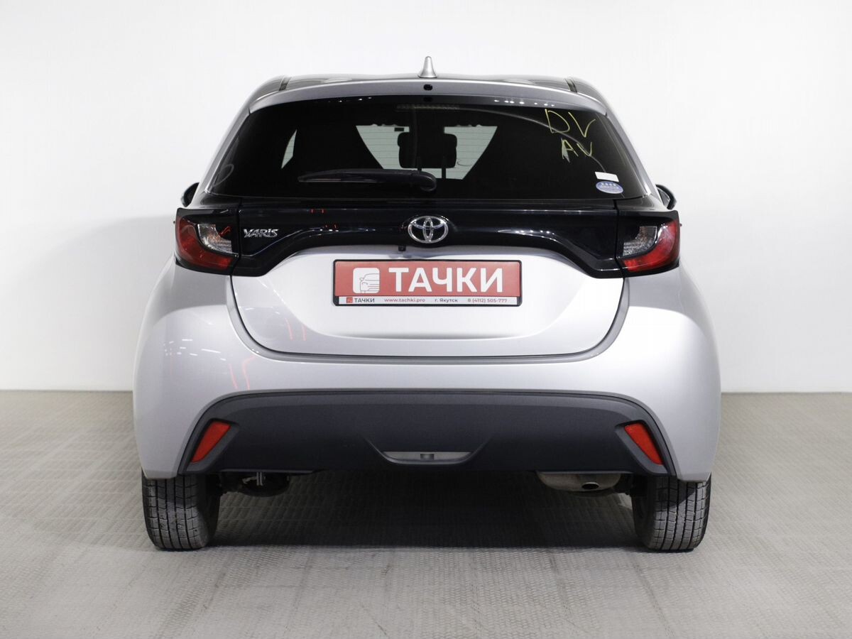 Toyota Yaris 2020 - фото автомобиля