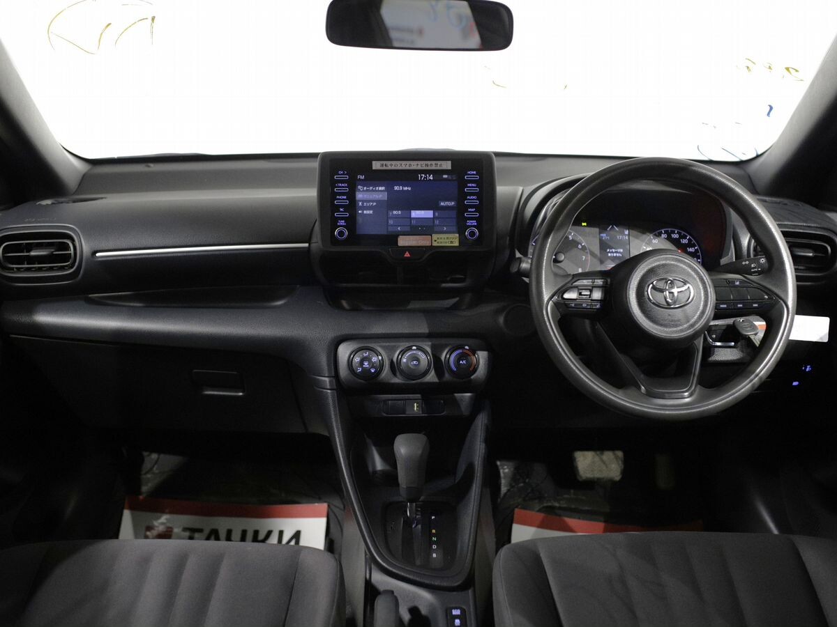 Toyota Yaris 2020 - фото автомобиля