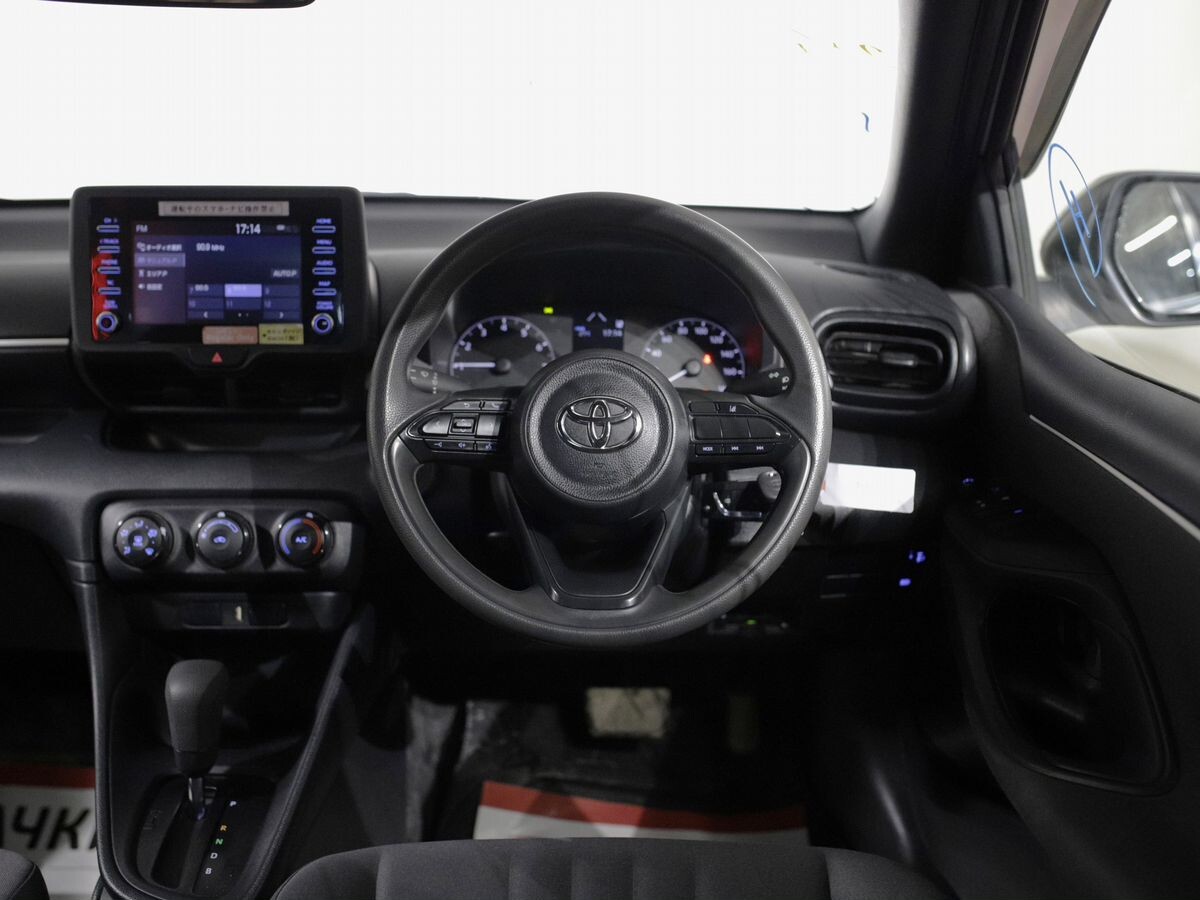 Toyota Yaris 2020 - фото автомобиля