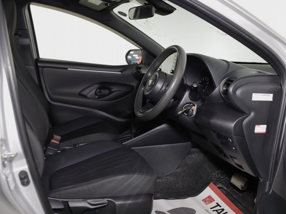 Toyota Yaris 2020 - фото автомобиля