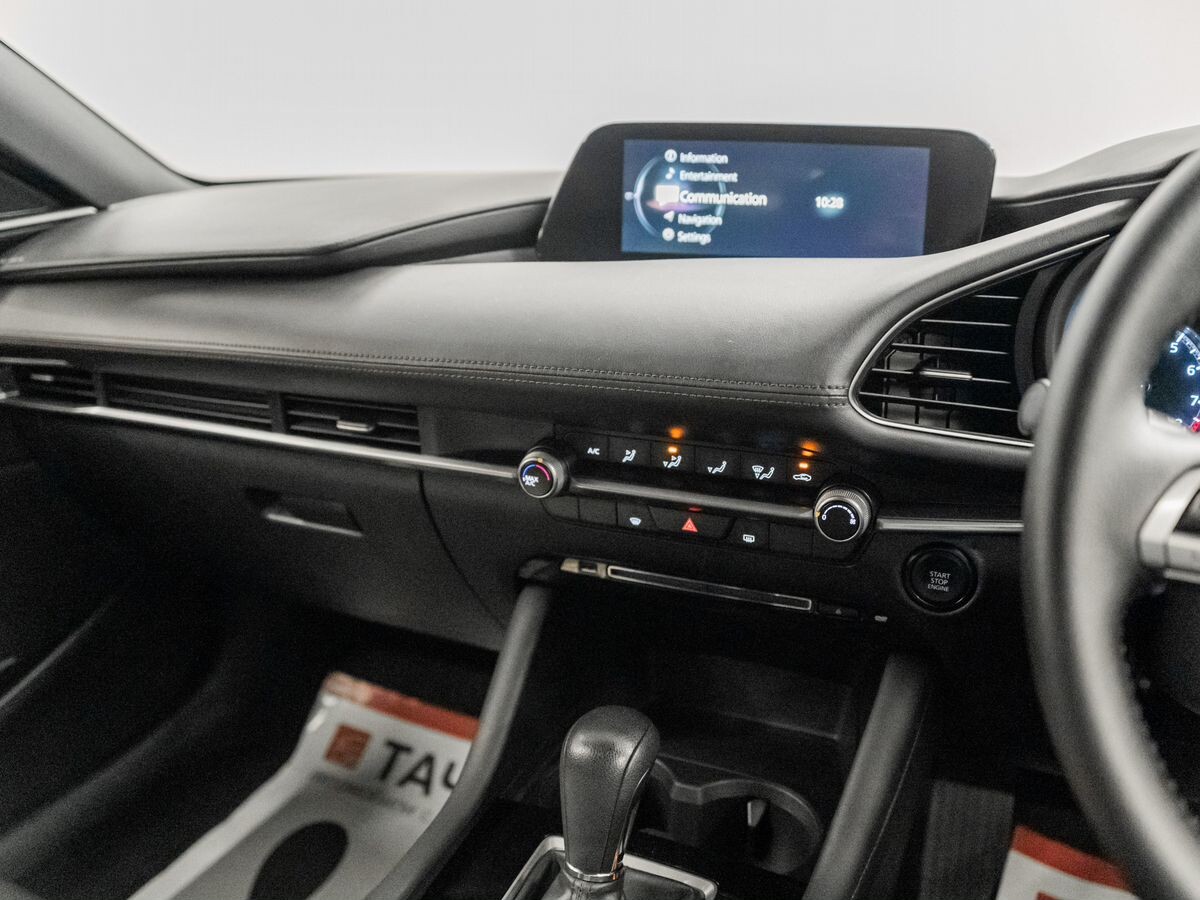 Mazda 3 2019 - фото автомобиля