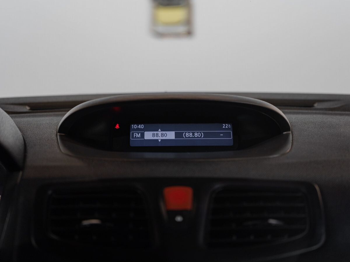 Renault Fluence 2011 - фото автомобиля