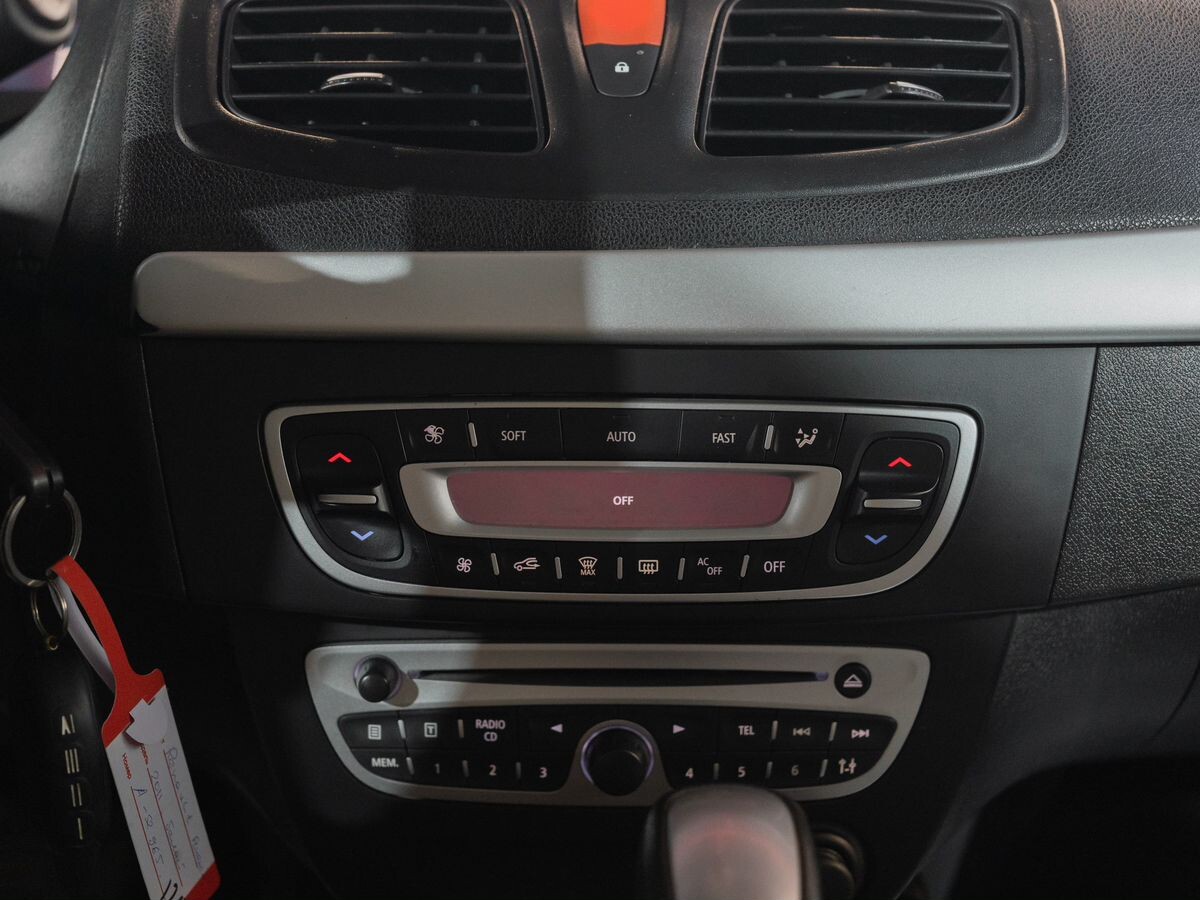 Renault Fluence 2011 - фото автомобиля