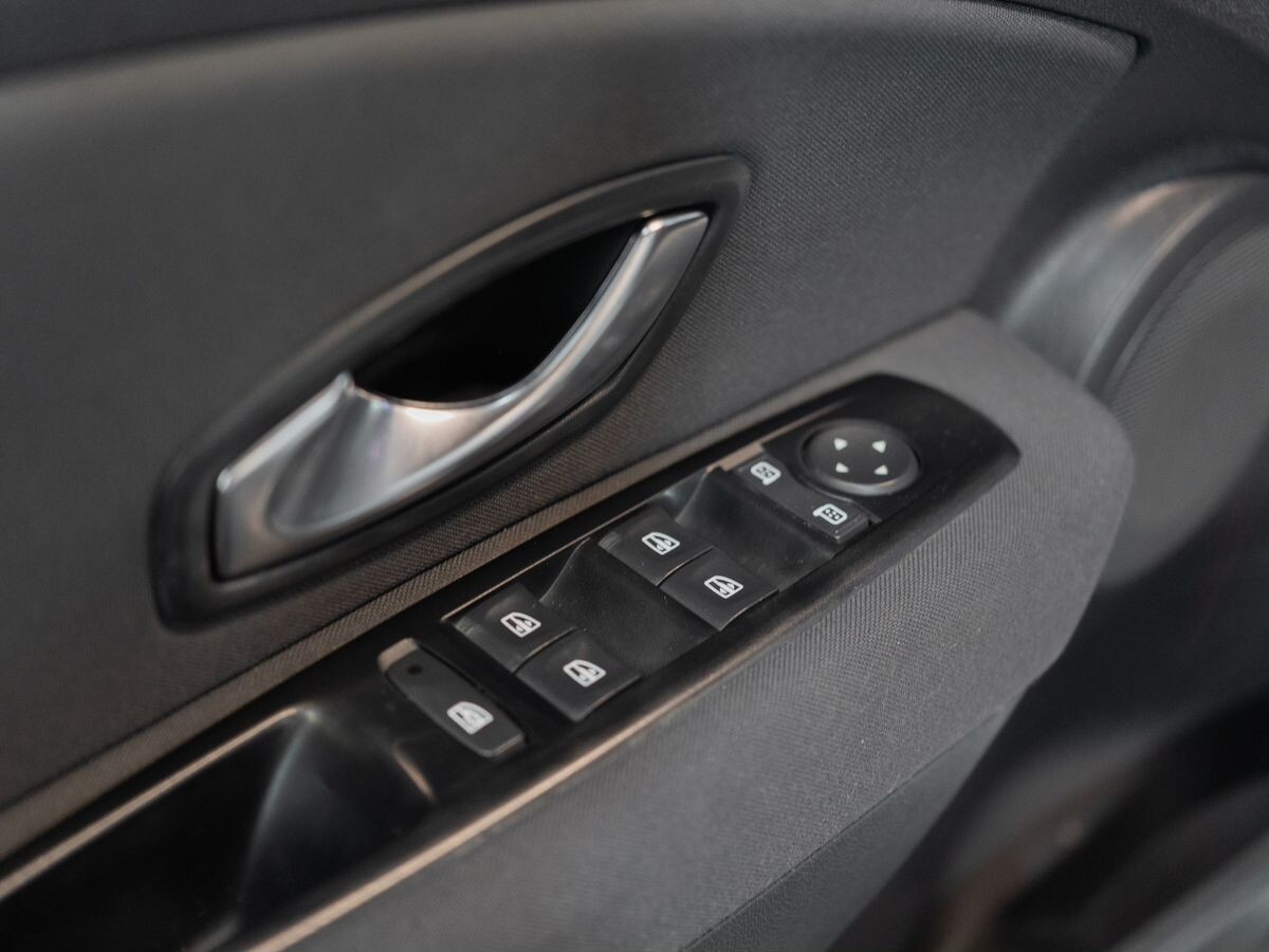 Renault Fluence 2011 - фото автомобиля