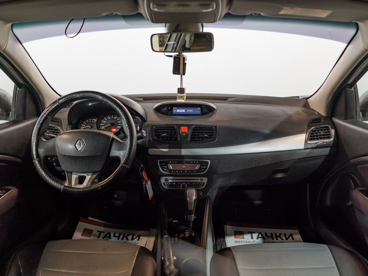 Renault Fluence 2011 - фото автомобиля