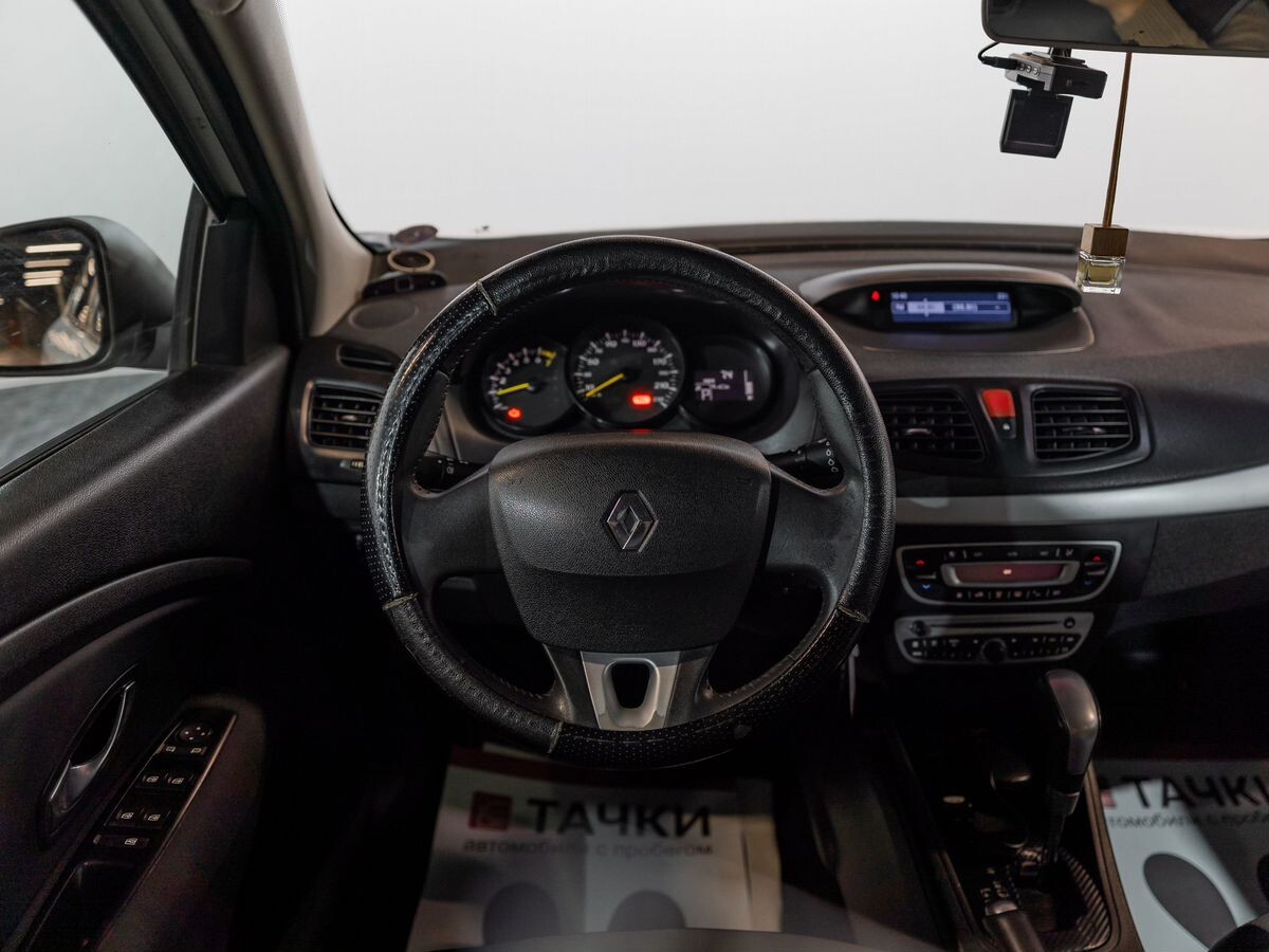 Renault Fluence 2011 - фото автомобиля