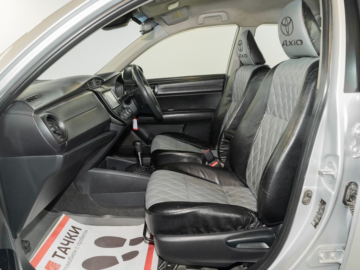 Toyota Corolla 2017 - фото автомобиля