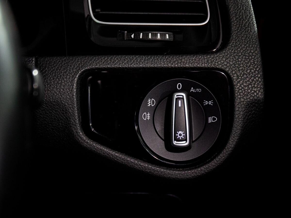 Volkswagen Golf 2013 - фото автомобиля