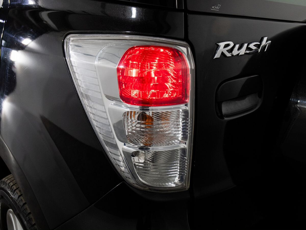 Toyota Rush 2010 - фото автомобиля