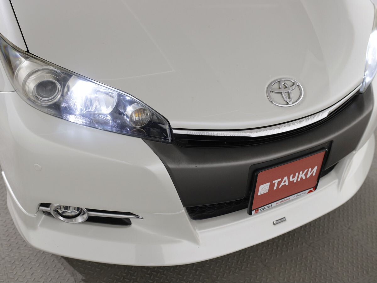 Toyota Wish 2012 - фото автомобиля