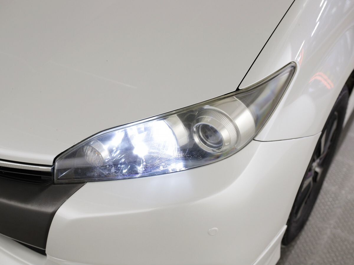 Toyota Wish 2012 - фото автомобиля