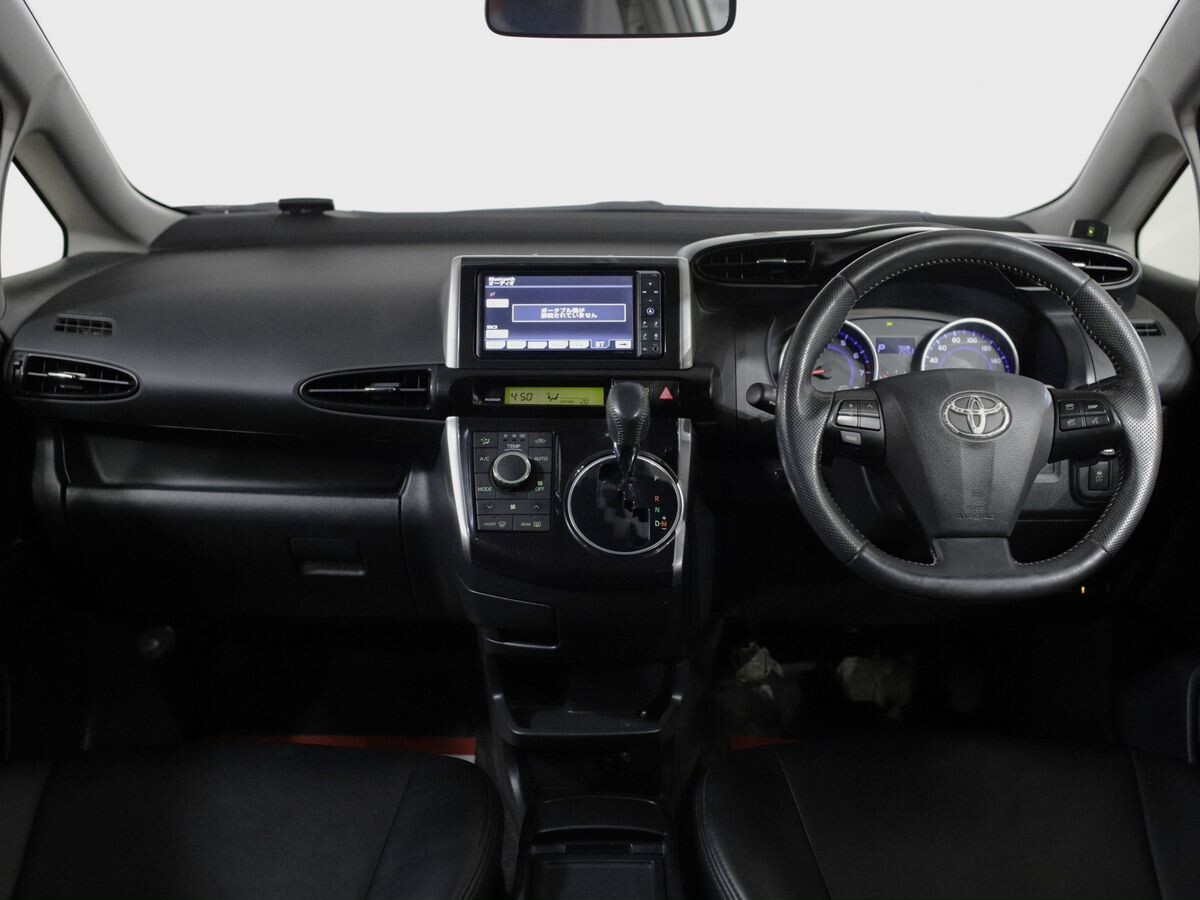 Toyota Wish 2012 - фото автомобиля