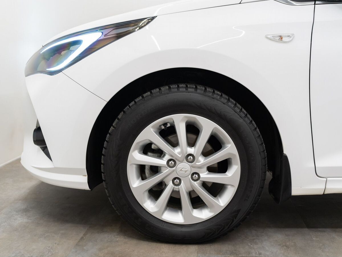 Hyundai Solaris 2021 - фото автомобиля