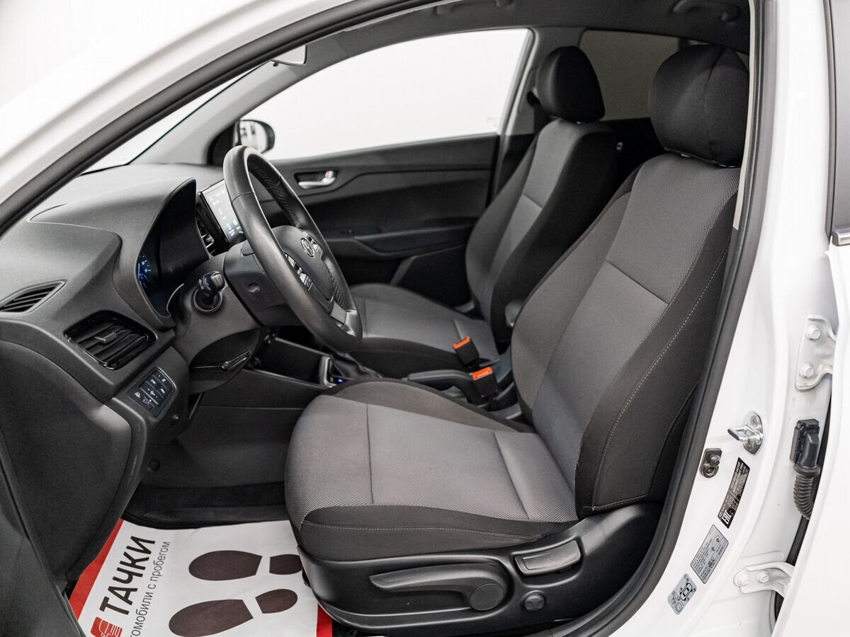 Hyundai Solaris 2021 - фото автомобиля