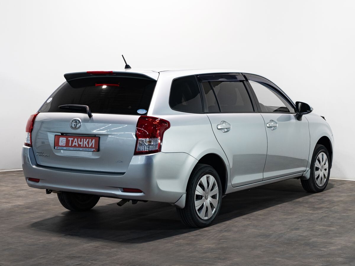 Toyota Corolla 2015 - фото автомобиля