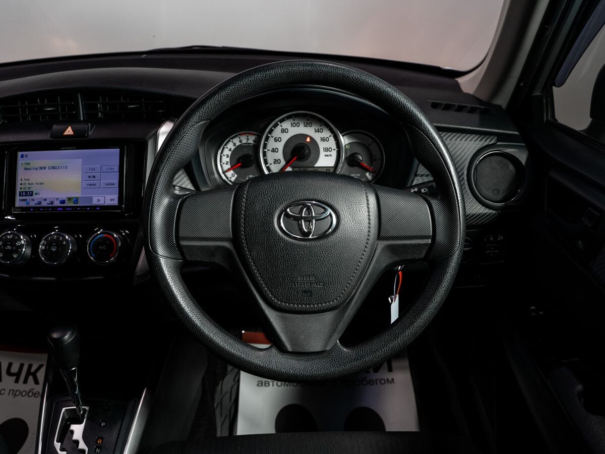 Toyota Corolla 2015 - фото автомобиля