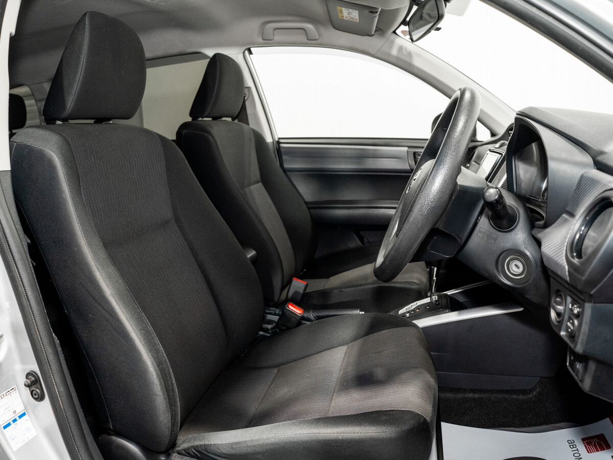 Toyota Corolla 2015 - фото автомобиля