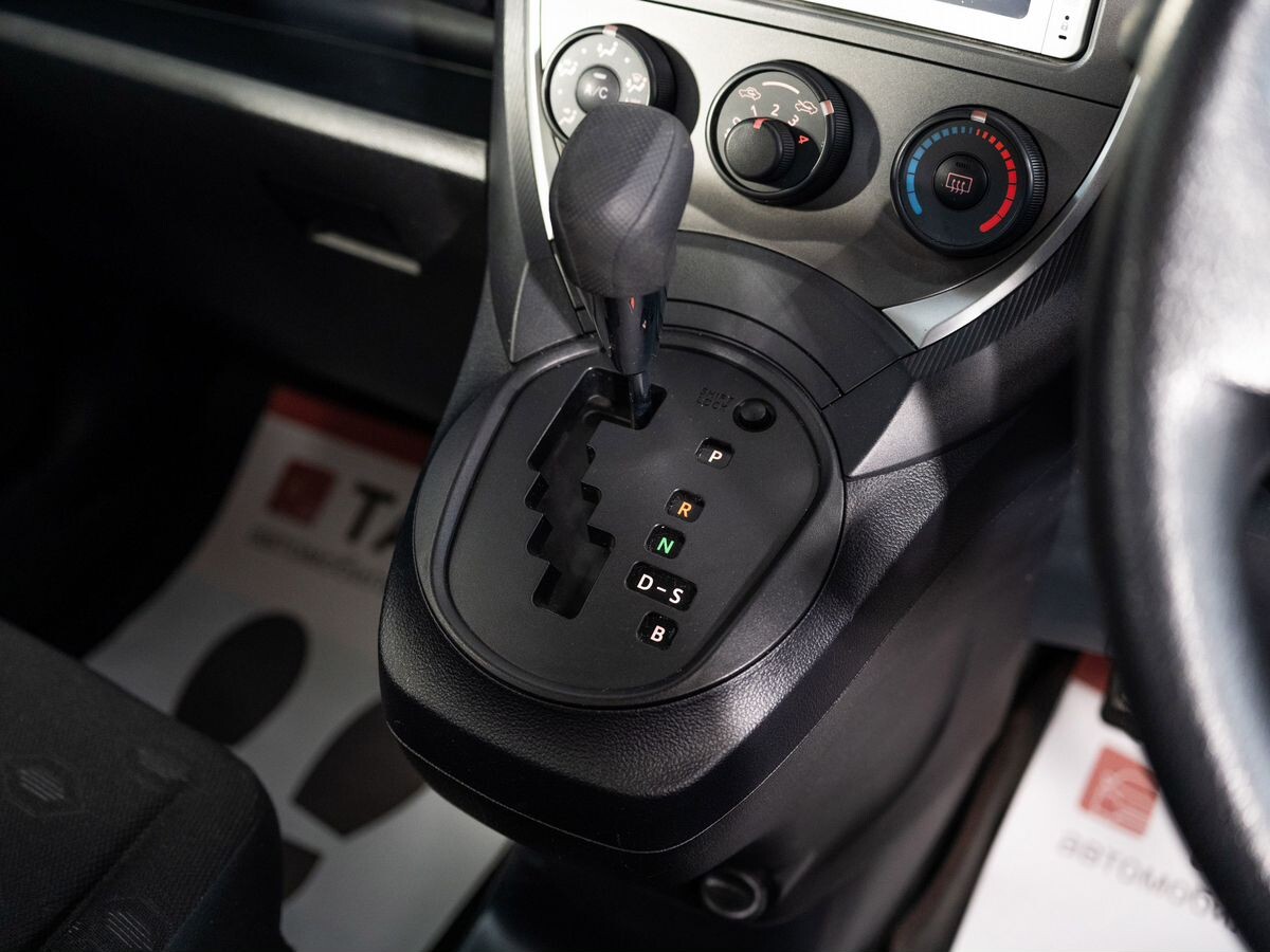 Toyota Ractis 2012 - фото автомобиля