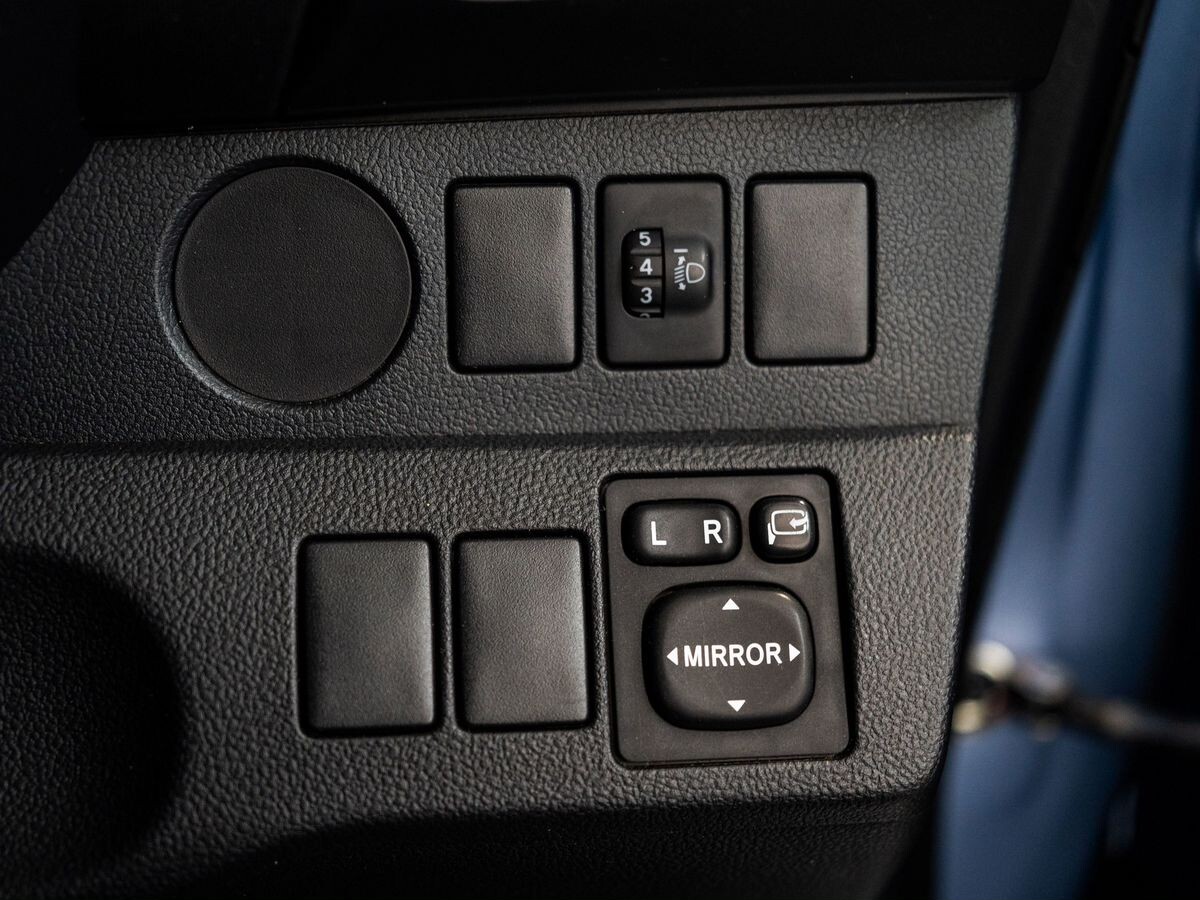 Toyota Ractis 2012 - фото автомобиля