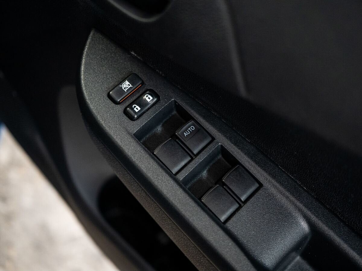 Toyota Ractis 2012 - фото автомобиля