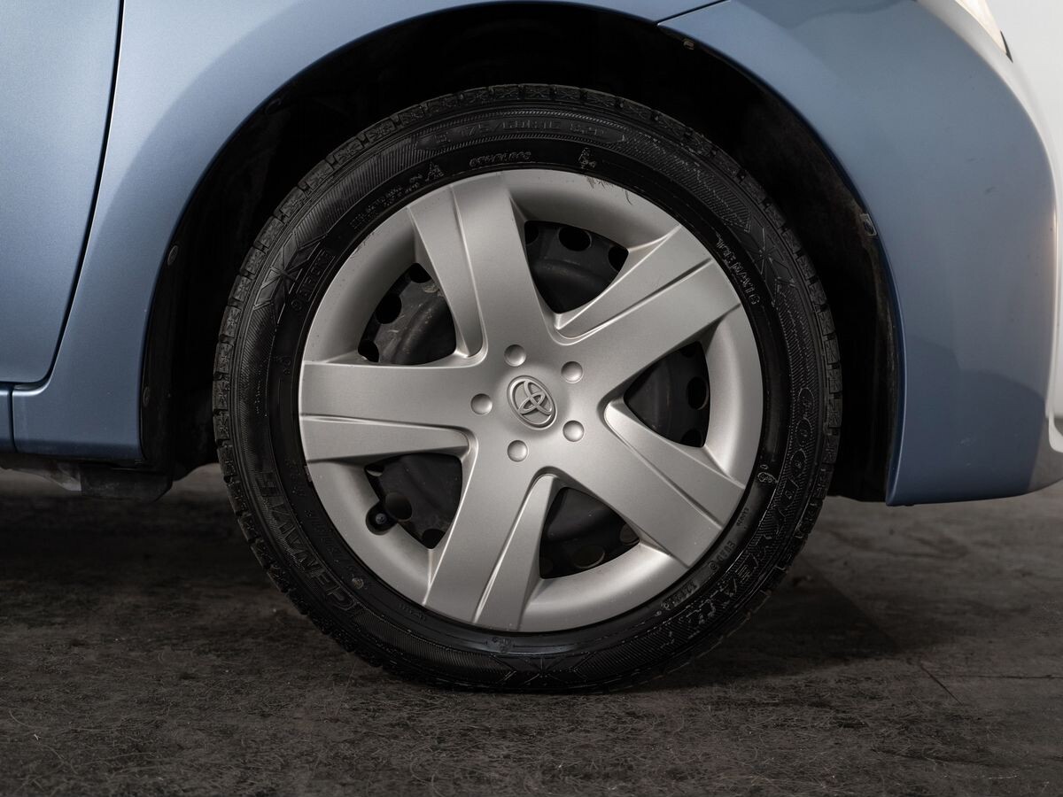 Toyota Ractis 2012 - фото автомобиля