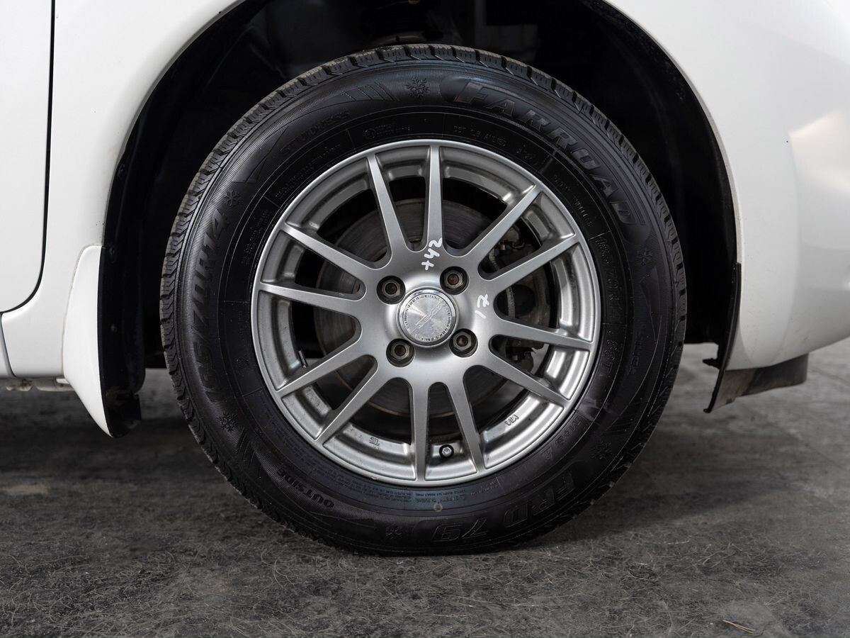 Nissan Note 2013 - фото автомобиля