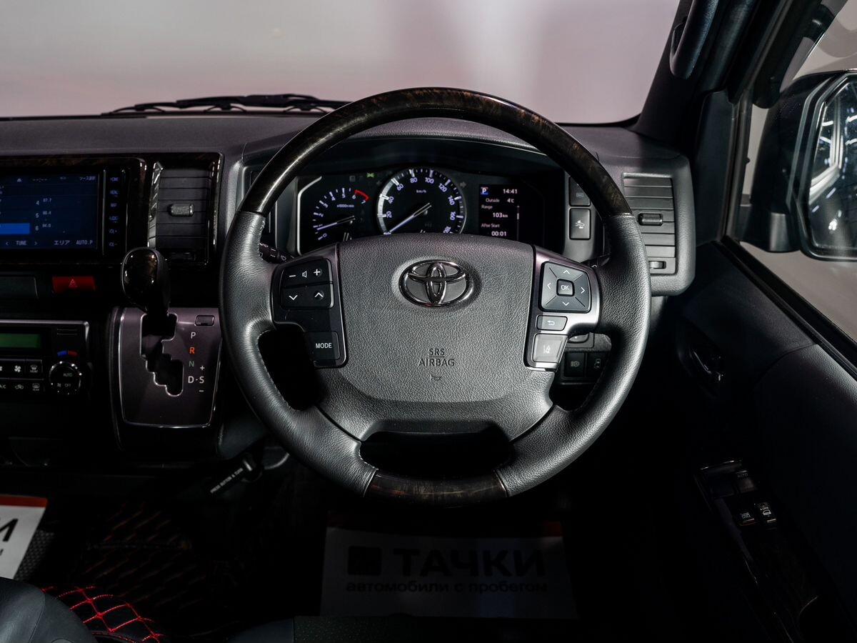 Toyota HiAce 2022 - фото автомобиля