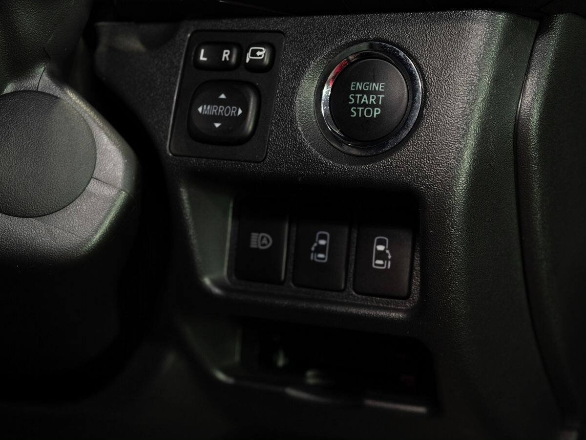 Toyota HiAce 2022 - фото автомобиля