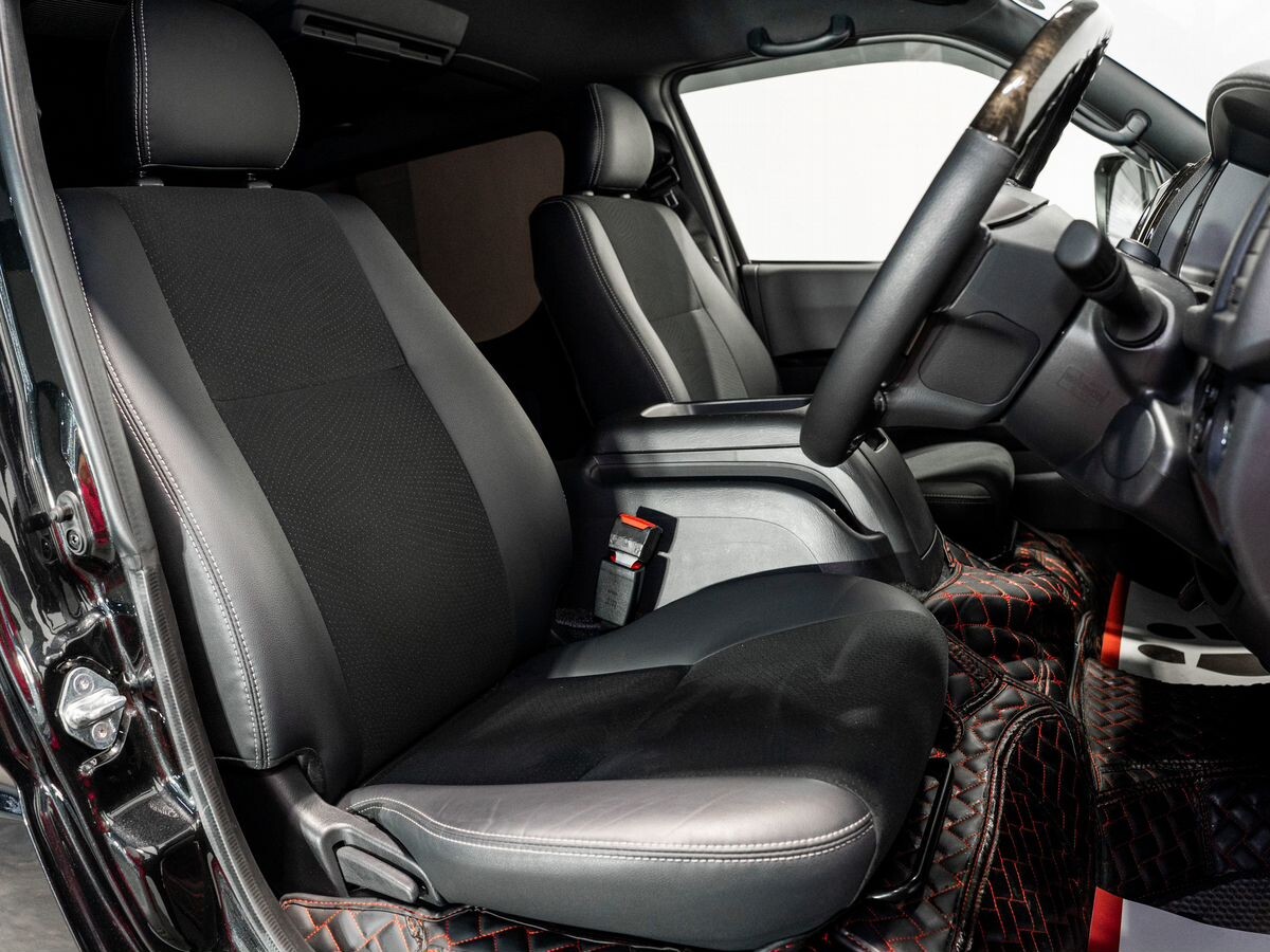 Toyota HiAce 2022 - фото автомобиля