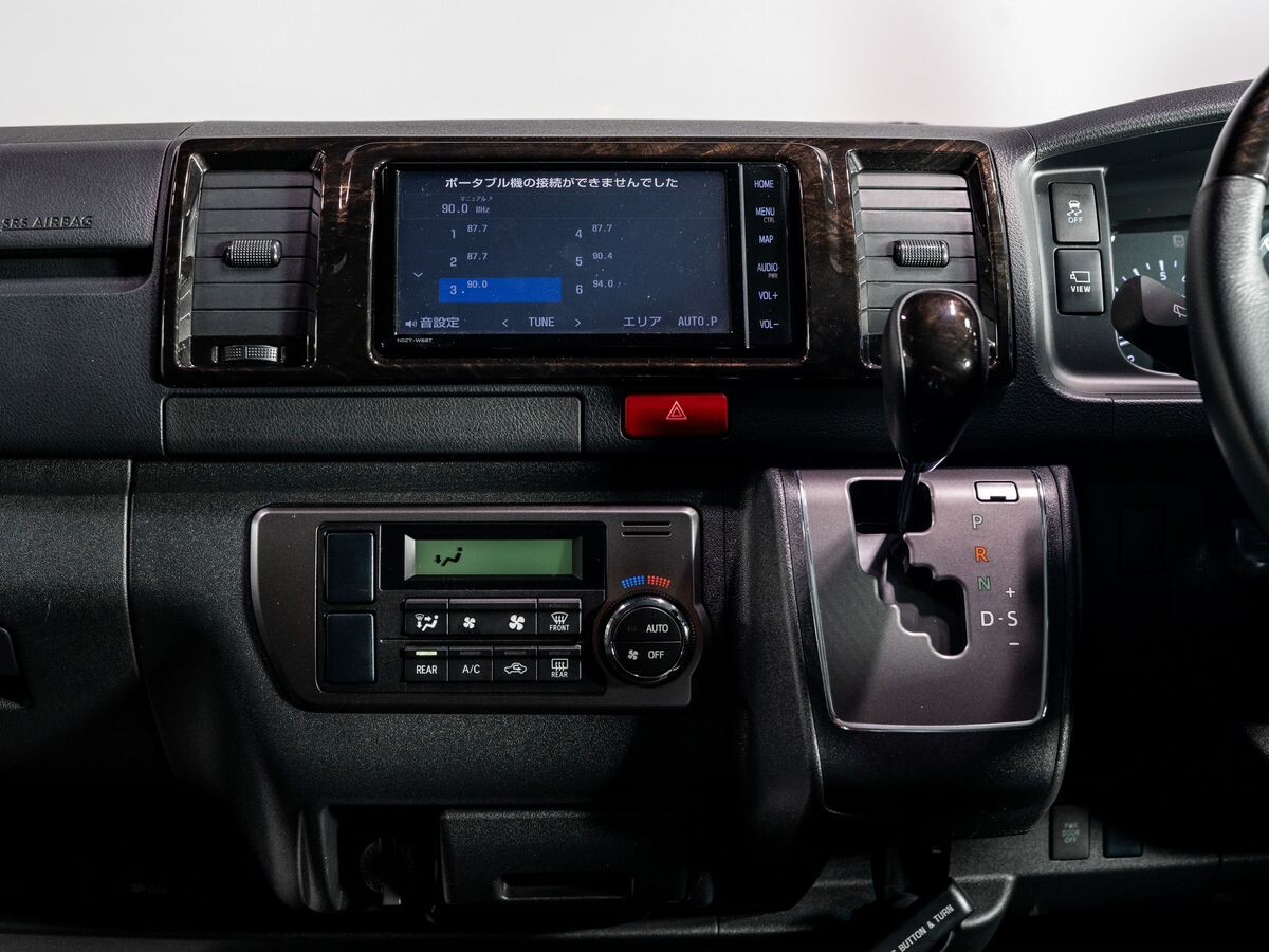 Toyota HiAce 2022 - фото автомобиля