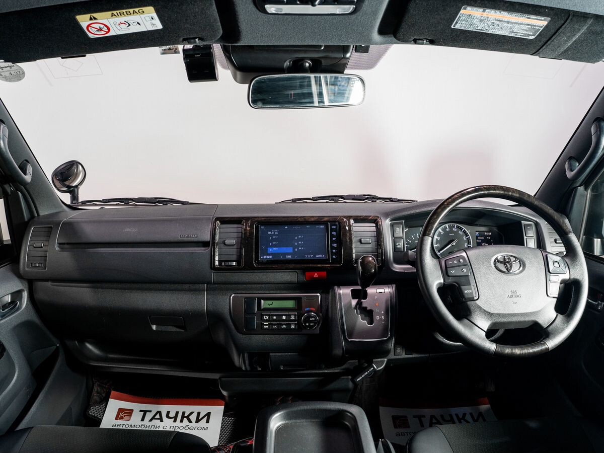 Toyota HiAce 2022 - фото автомобиля