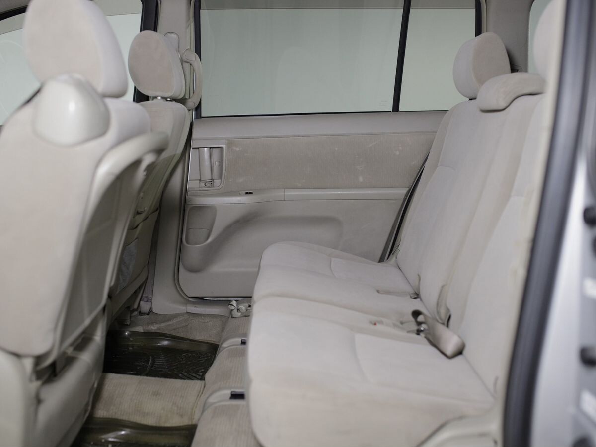 Toyota ISis 2008 - фото автомобиля