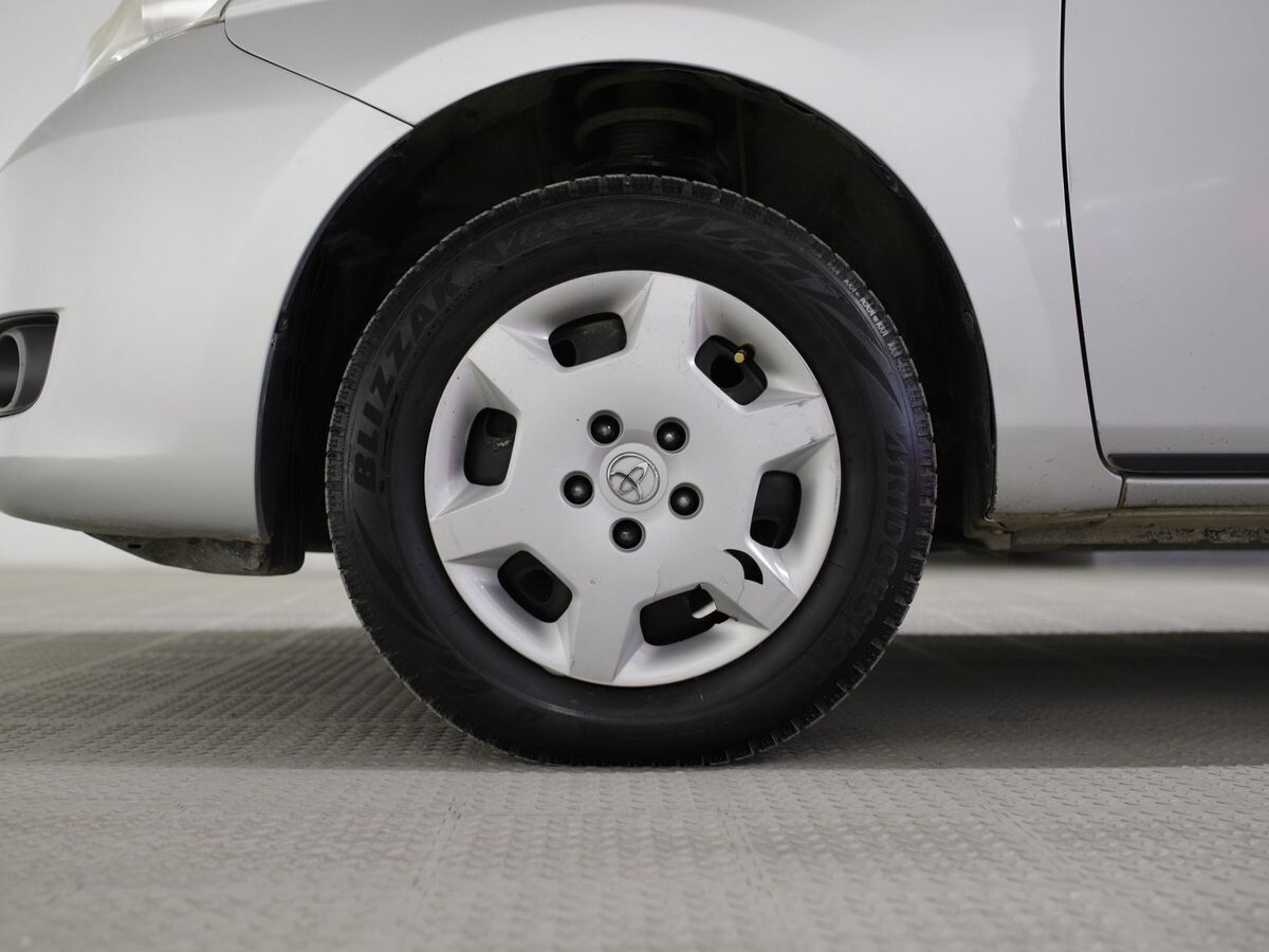 Toyota ISis 2008 - фото автомобиля