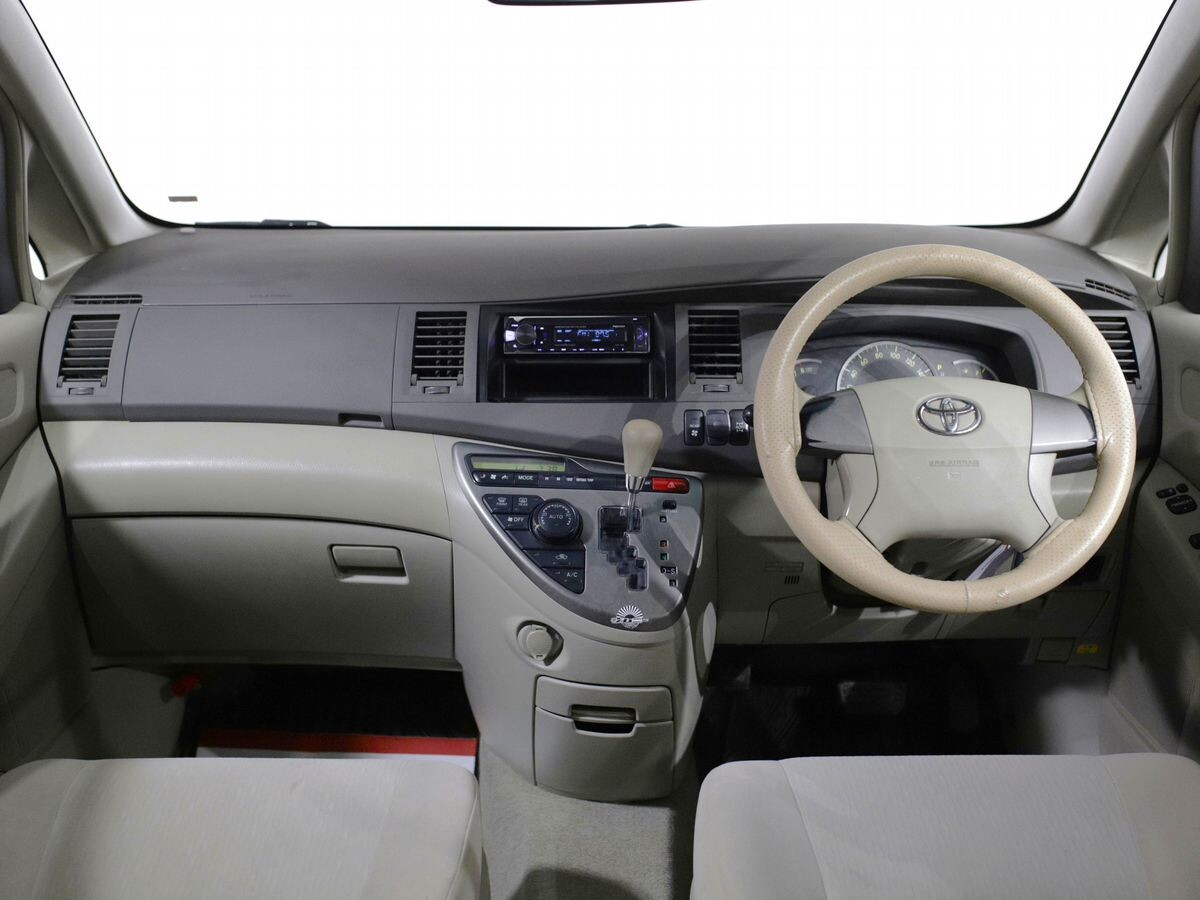Toyota ISis 2008 - фото автомобиля