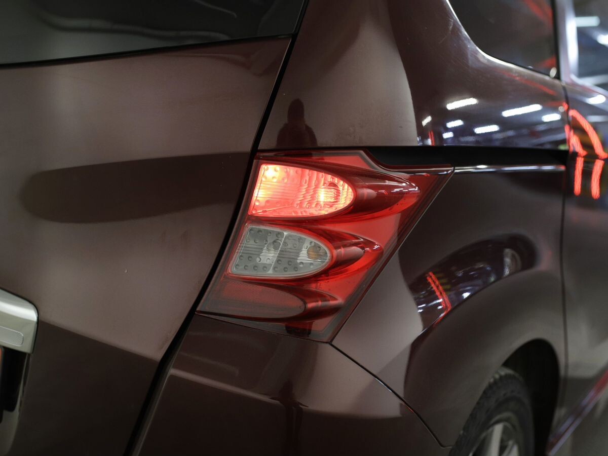 Honda Freed 2009 - фото автомобиля