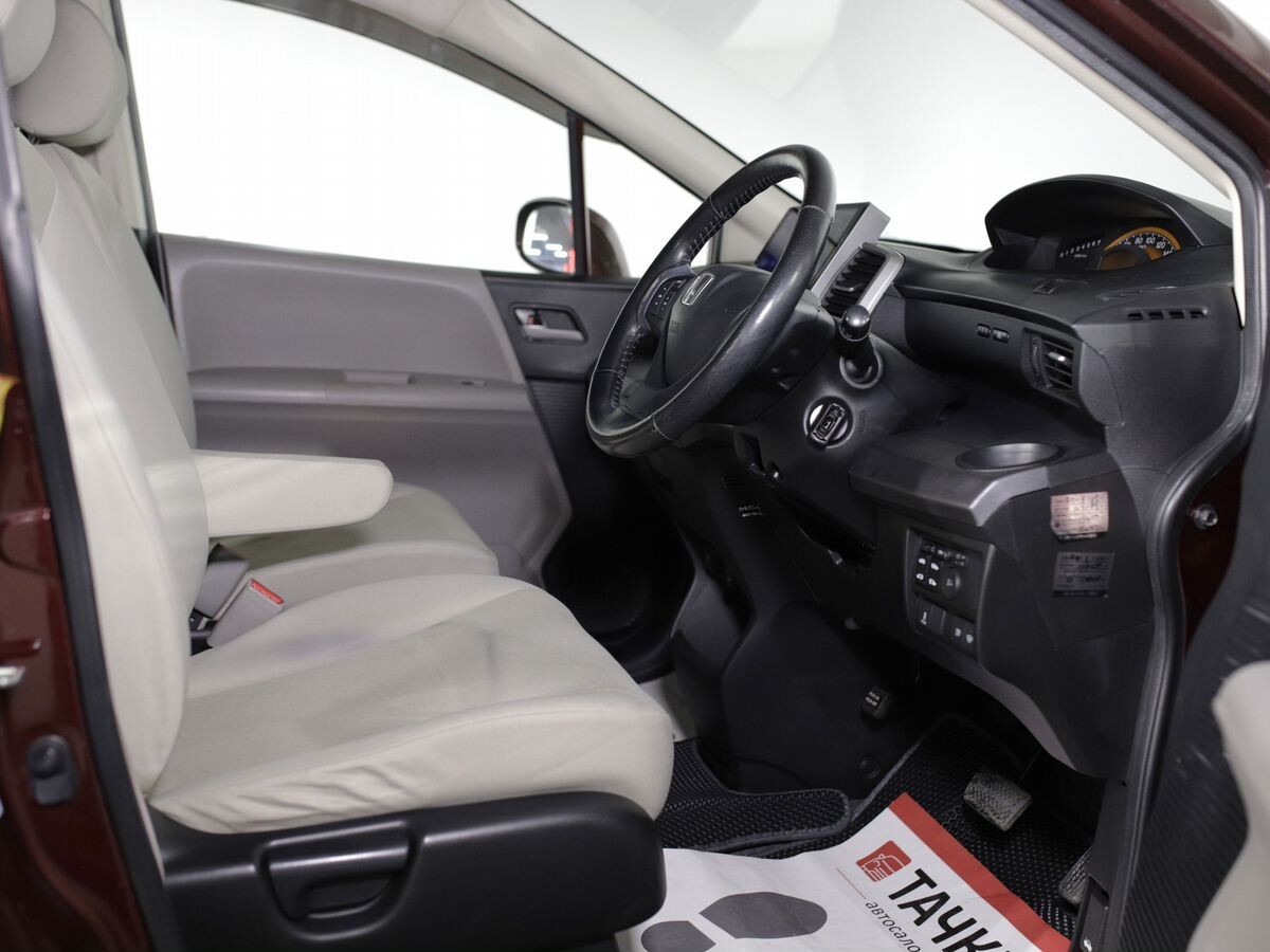 Honda Freed 2009 - фото автомобиля