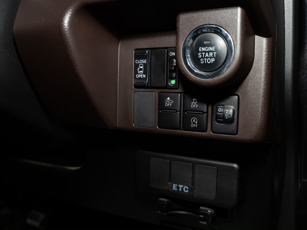 Toyota Roomy 2018 - фото автомобиля