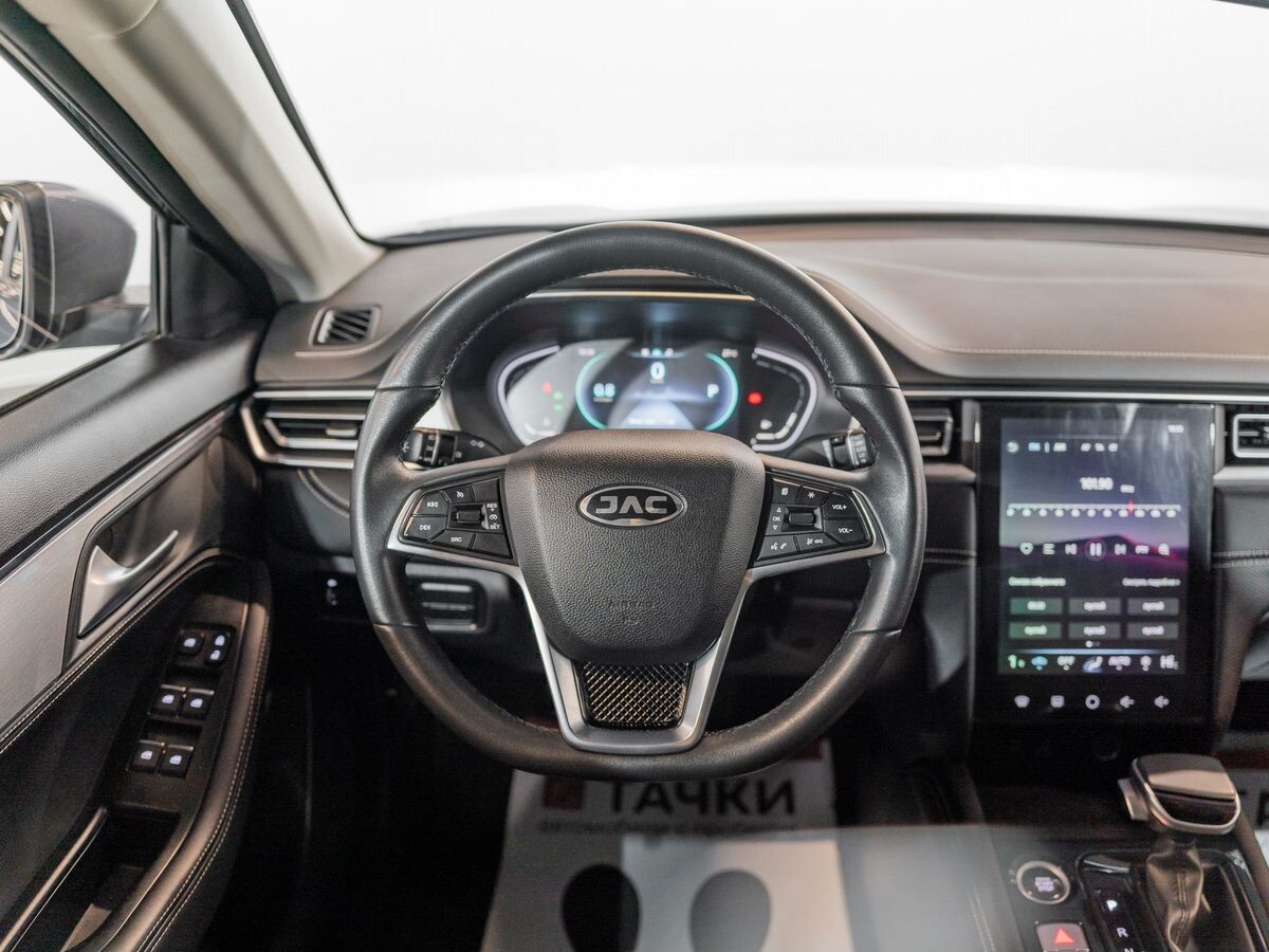 JAC J7 2023 - фото автомобиля