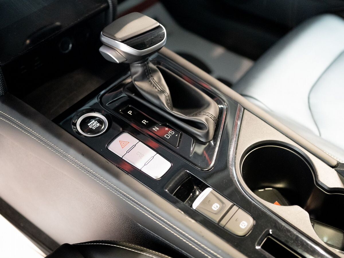 JAC J7 2023 - фото автомобиля