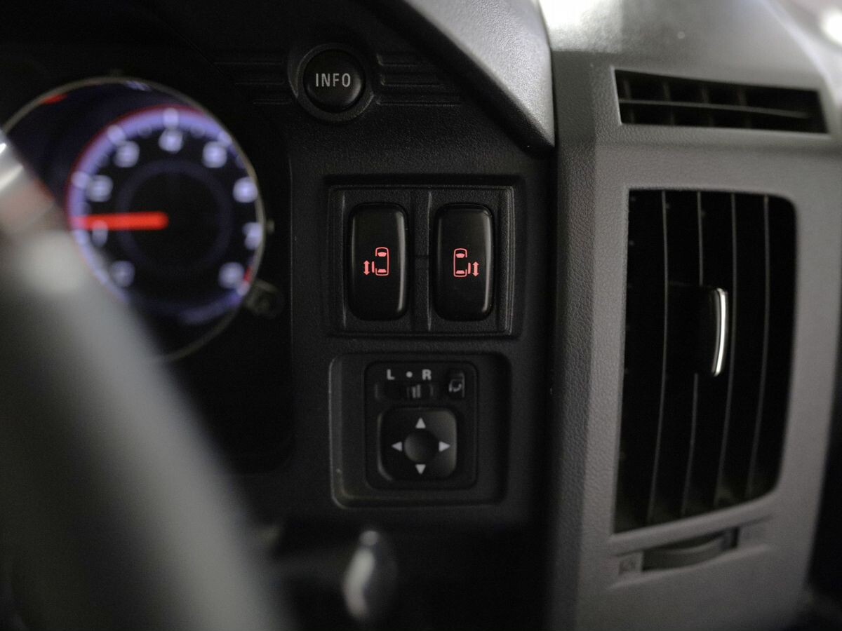 Mitsubishi Delica D:5 2008 - фото автомобиля