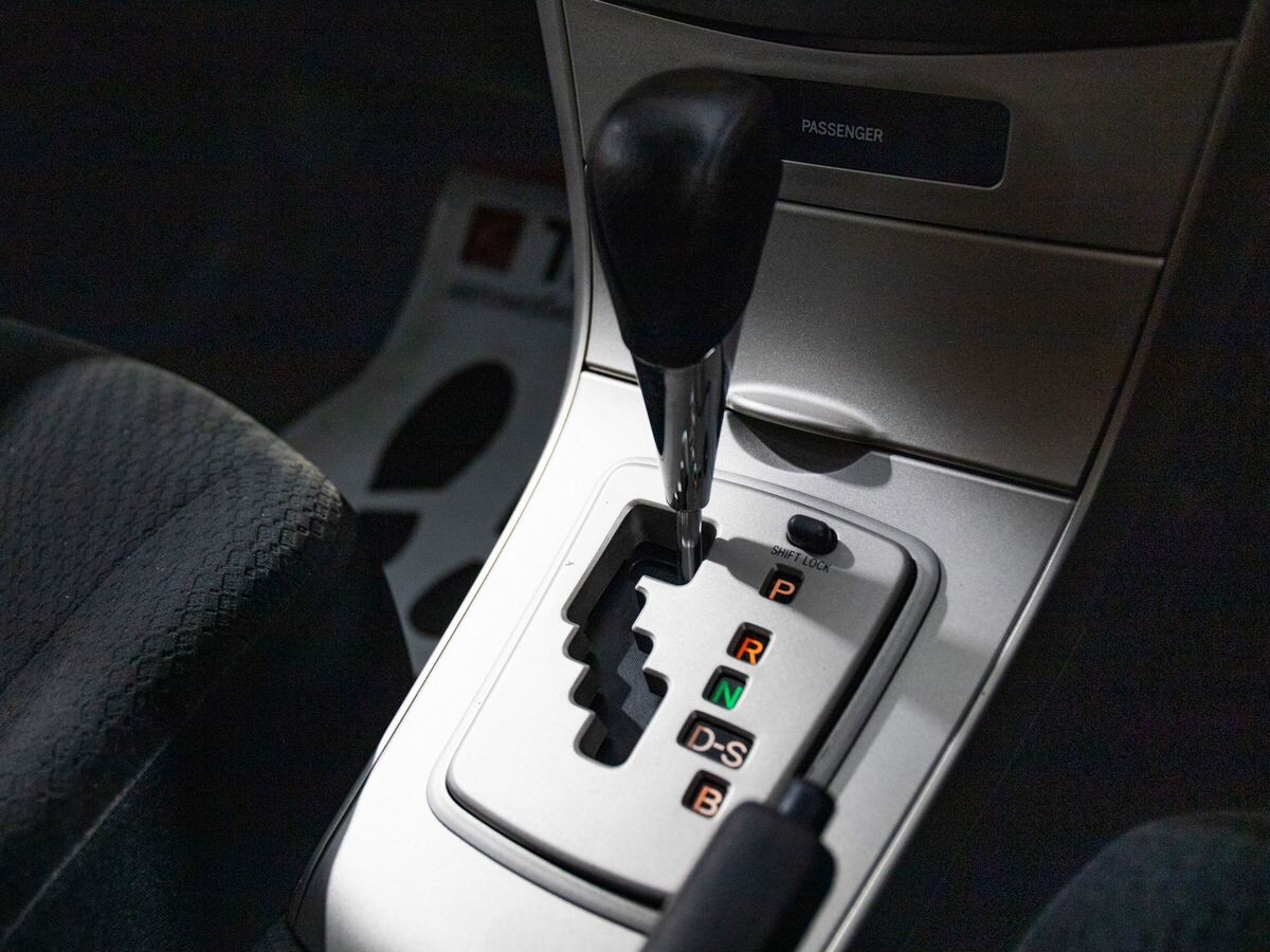 Toyota Corolla 2010 - фото автомобиля