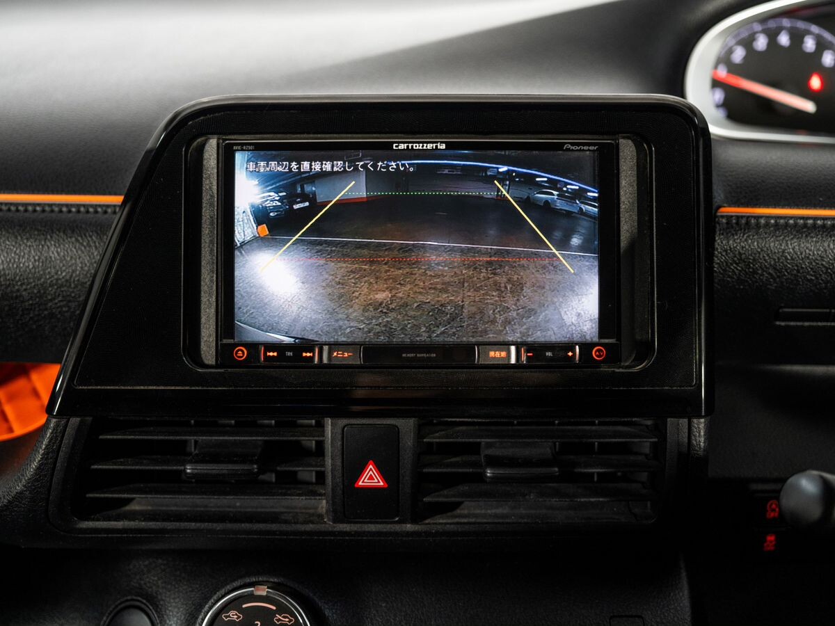 Toyota Sienta 2018 - фото автомобиля