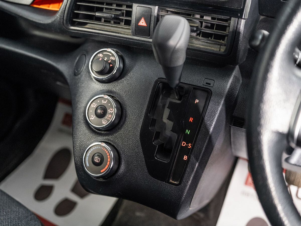 Toyota Sienta 2018 - фото автомобиля