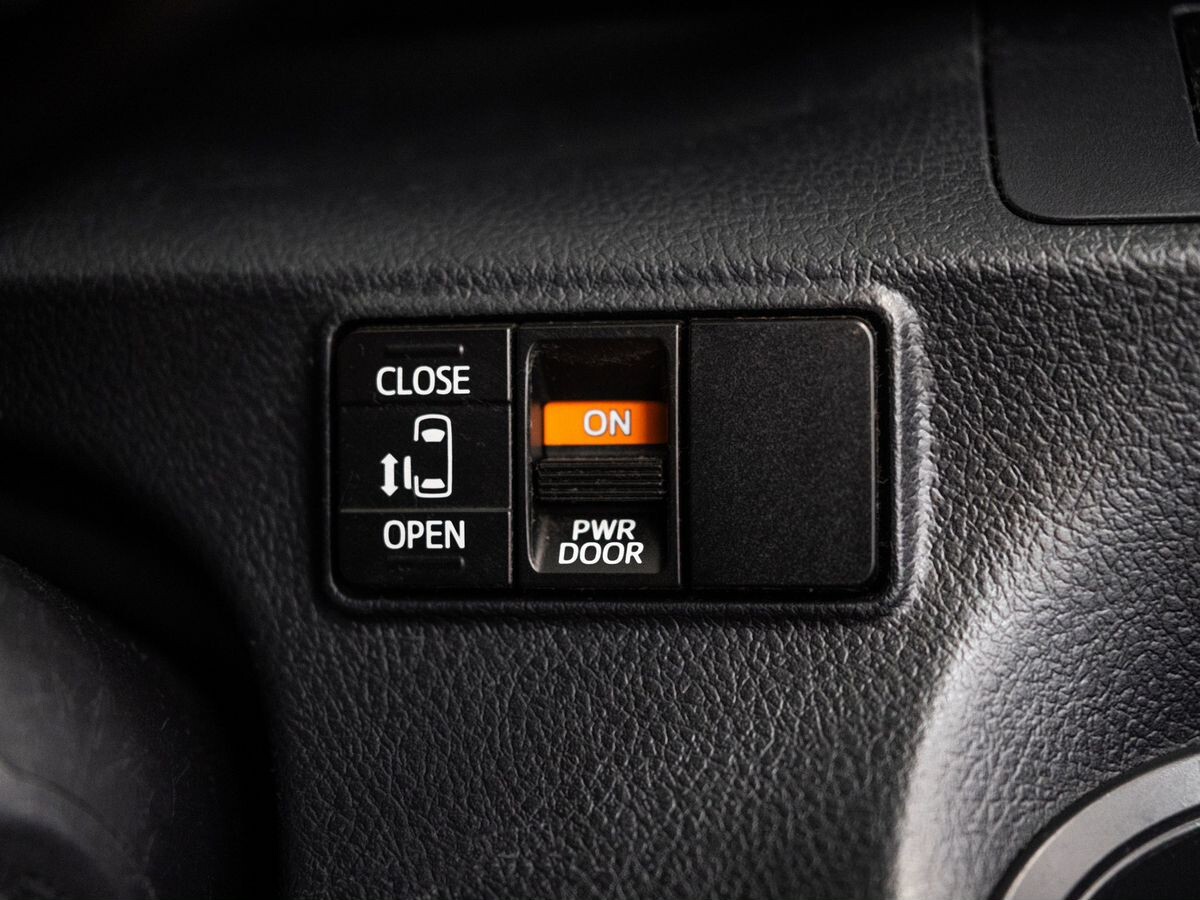 Toyota Sienta 2018 - фото автомобиля